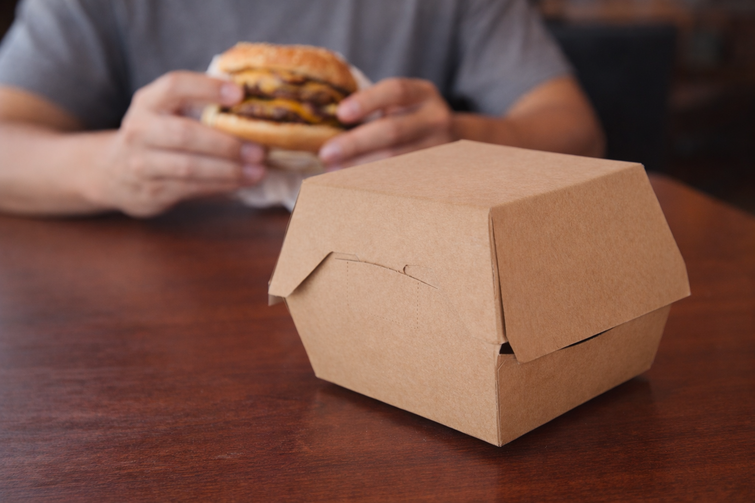 Kraft Burger Clam Shell Containers Medium - علب كرتون برغر كرافت وسط  3 